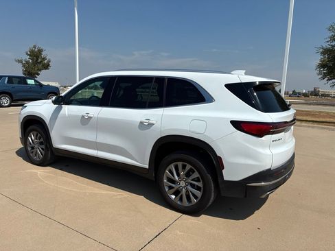 Used 2026 Buick Enclave Preferred FWD image 2