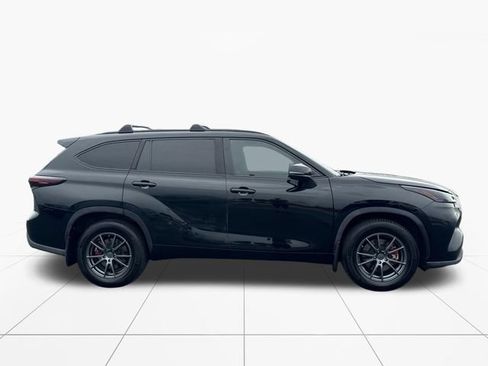 Used 2021 Toyota Highlander XLE FWD image 7
