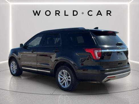 Used 2017 Ford Explorer XLT w/ Equipment Group 202A FWD image 5