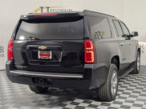 Used 2020 Chevrolet Suburban LT image 7