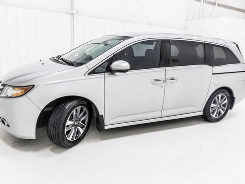 Used 2015 Honda Odyssey Touring Elite image 3