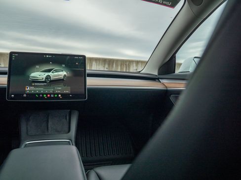 Used 2023 Tesla Model 3 Standard Range RWD image 19