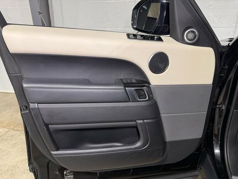 Used 2020 Land Rover Range Rover Sport HSE image 12