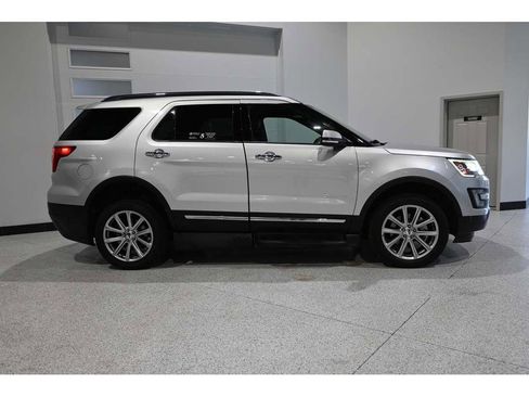 Used 2017 Ford Explorer Limited FWD image 5