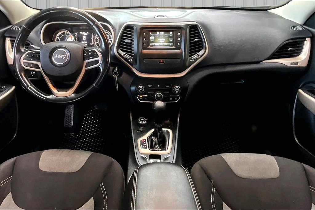 Used 2018 Jeep Cherokee Latitude w/ Altitude Package AWD/4WD image 7