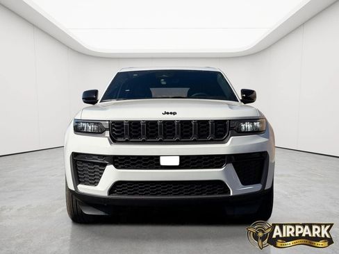 New 2026 Jeep Grand Cherokee Altitude AWD/4WD image 5
