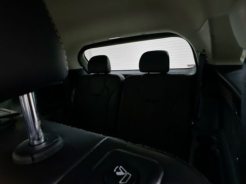 Used 2024 Kia Sorento S image 28