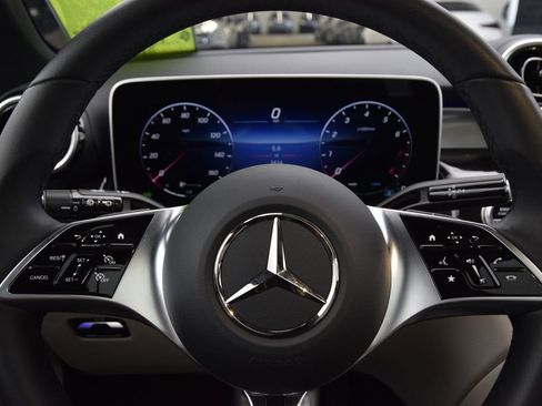 Used 2026 Mercedes-Benz GLC 300 4MATIC image 23