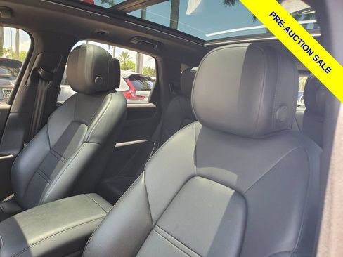 Used 2023 Porsche Cayenne AWD/4WD image 19