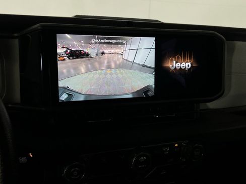 Used 2025 Jeep Gladiator Sport image 16