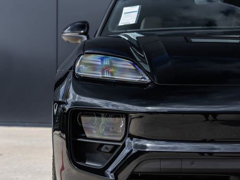 New 2026 Porsche Macan Electric image 20