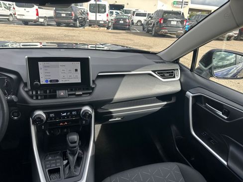 Used 2025 Toyota RAV4 XLE image 37