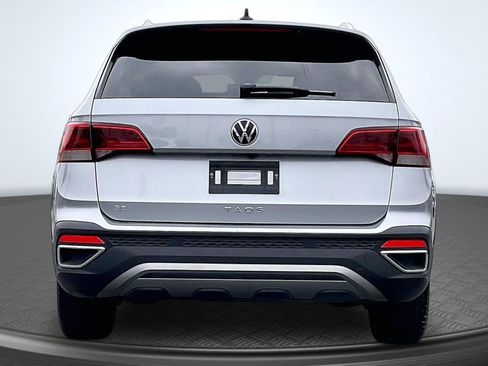 Used 2024 Volkswagen Taos SE FWD image 4