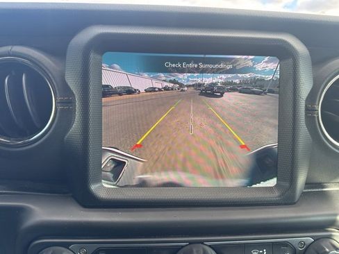 Used 2023 Jeep Gladiator Overland image 19