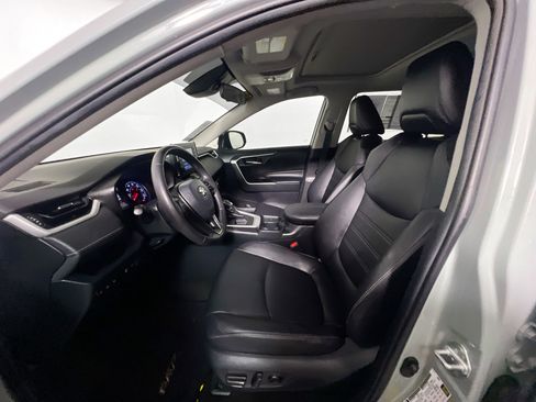 Used 2019 Toyota RAV4 XLE Premium w/ Cold Weather Package FWD image 14