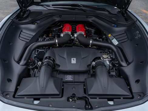 Used 2017 Ferrari California T RWD image 23