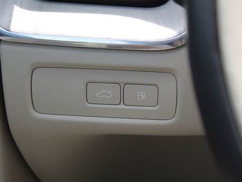 Used 2024 Volvo XC60 T8 Plus w/ Climate Package AWD/4WD image 21