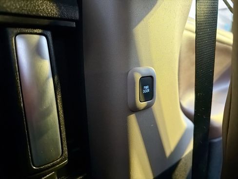 Used 2018 Toyota Sienna Limited Premium image 20