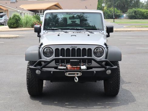 Used 2016 Jeep Wrangler Rubicon w/ Power Convenience Group AWD/4WD image 12