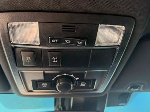 Used 2018 Toyota Tacoma TRD Off-Road image 19