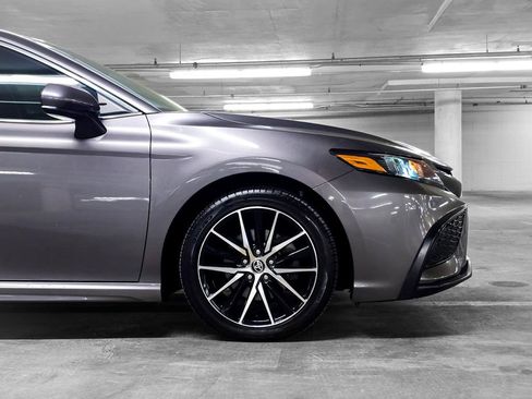 Used 2021 Toyota Camry SE image 15