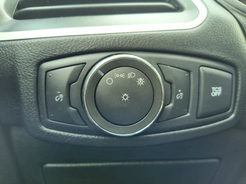 Used 2022 Ford Edge SE image 25