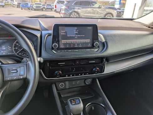 Used 2022 Nissan Rogue SV image 26