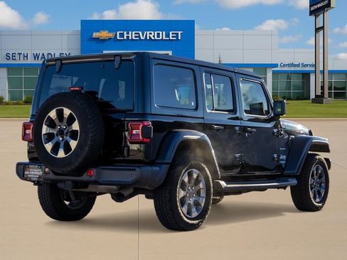 Used 2018 Jeep Wrangler Unlimited Sahara image 7
