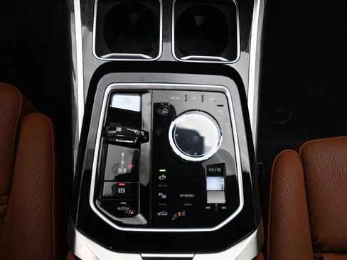 Used 2023 BMW 760i xDrive w/ Luxury Rear Seating Package AWD/4WD image 19