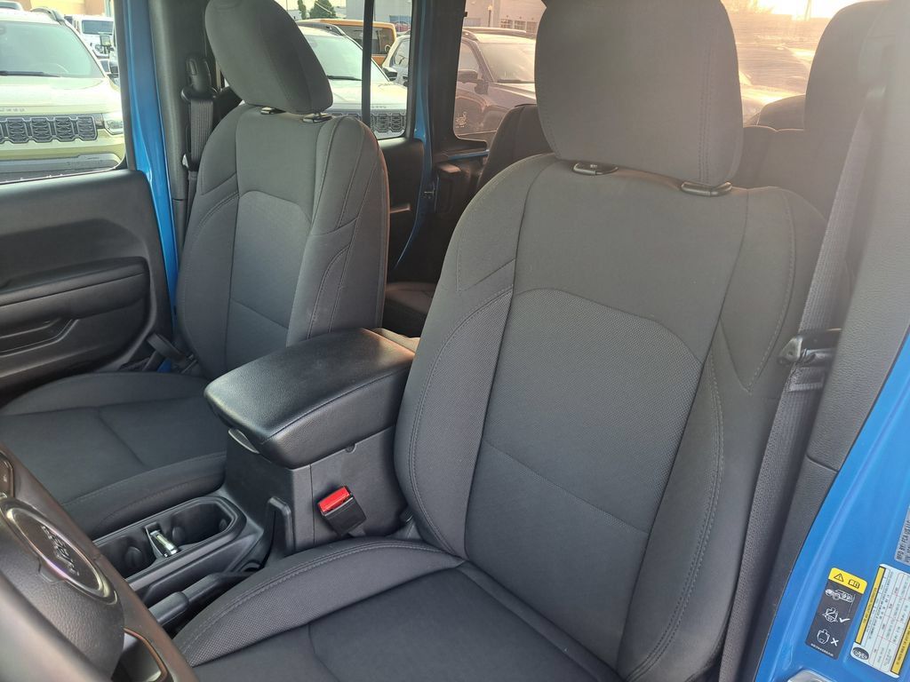 Used 2023 Jeep Wrangler Unlimited Sport AWD/4WD image 25