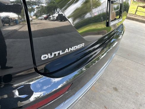 New 2025 Mitsubishi Outlander SEL image 18
