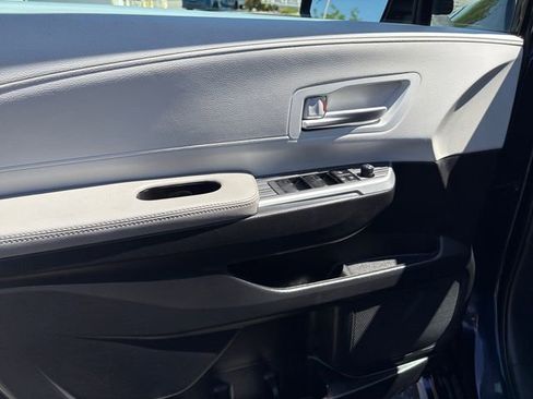 Used 2025 Toyota Sienna XLE FWD image 13