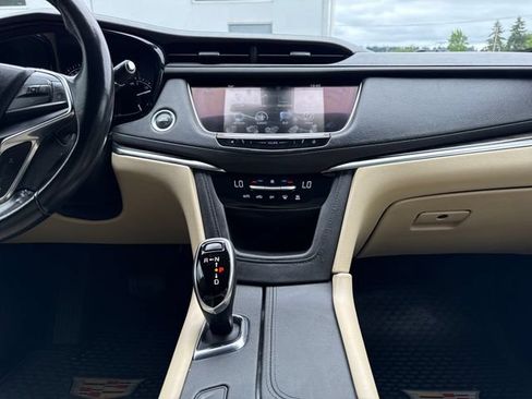 Used 2019 Cadillac XT5 FWD image 22