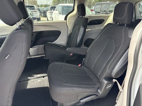Used 2023 Chrysler Voyager LX image 11