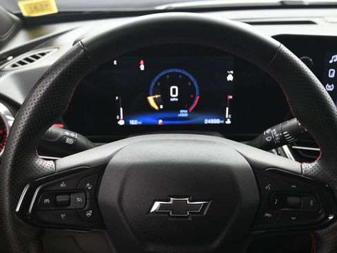 Used 2024 Chevrolet Trax RS w/ Sunroof Package FWD image 9