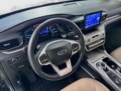 Used 2023 Ford Explorer XLT w/ Equipment Group 202A AWD/4WD image 24