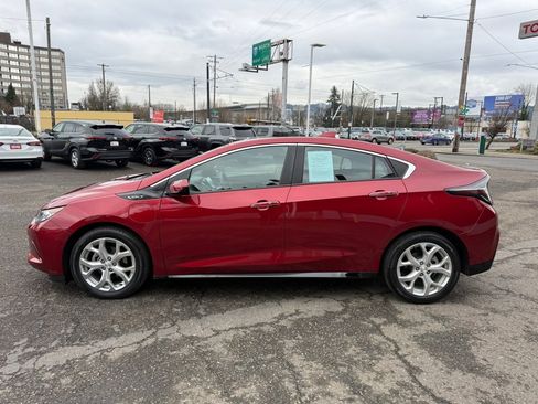 Used 2018 Chevrolet Volt Premier w/ Driver Confidence Package image 4