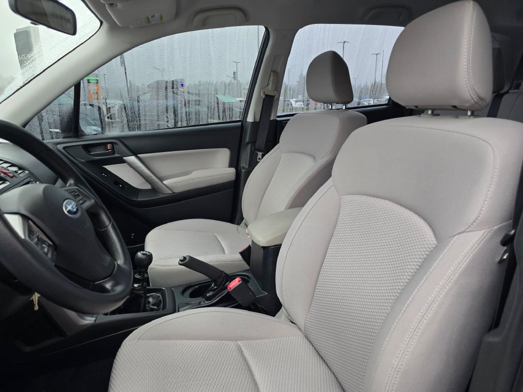 Used 2014 Subaru Forester 2.5i AWD/4WD image 12