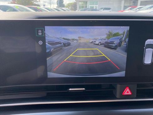 Certified 2025 Kia Carnival FWD image 17
