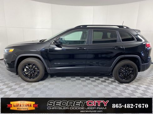 Used 2023 Jeep Cherokee Altitude Lux image 4