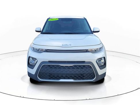 Used 2022 Kia Soul LX image 2