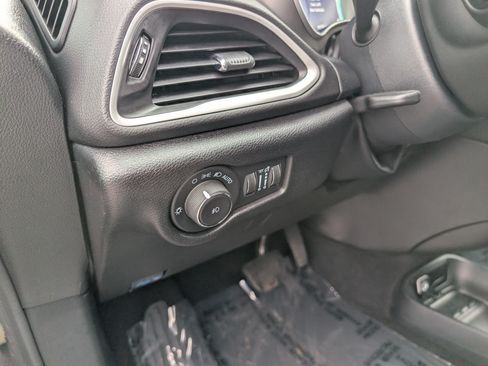 Used 2025 Chrysler Pacifica Select FWD image 22