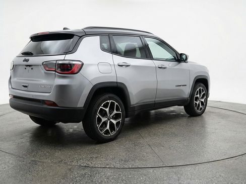 Used 2025 Jeep Compass Limited image 9
