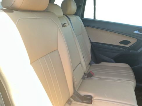 Used 2022 Volkswagen Tiguan SE FWD image 19