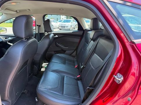 Used 2015 Ford Focus SE w/ Equipment Group 201A FWD image 8