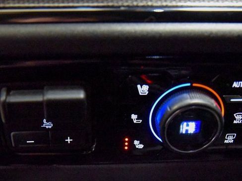 Used 2023 Chevrolet Silverado 1500 ZR2 w/ Technology Package image 19