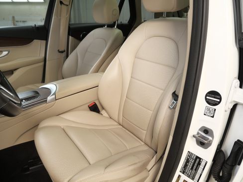 Certified 2022 Mercedes-Benz GLC 300 4MATIC w/ Premium Package Lite image 3