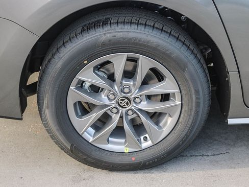 New 2026 Toyota Sienna LE FWD image 12