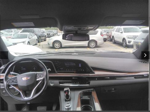 Used 2024 Cadillac Escalade ESV Luxury AWD/4WD image 5