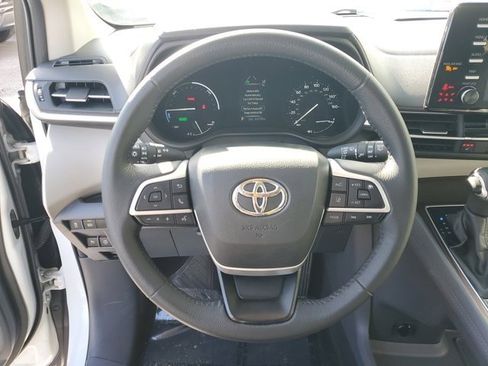 Used 2023 Toyota Sienna XLE image 15